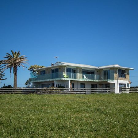 Wills On The Water Beachfront Apartment Bell Block Bagian luar foto